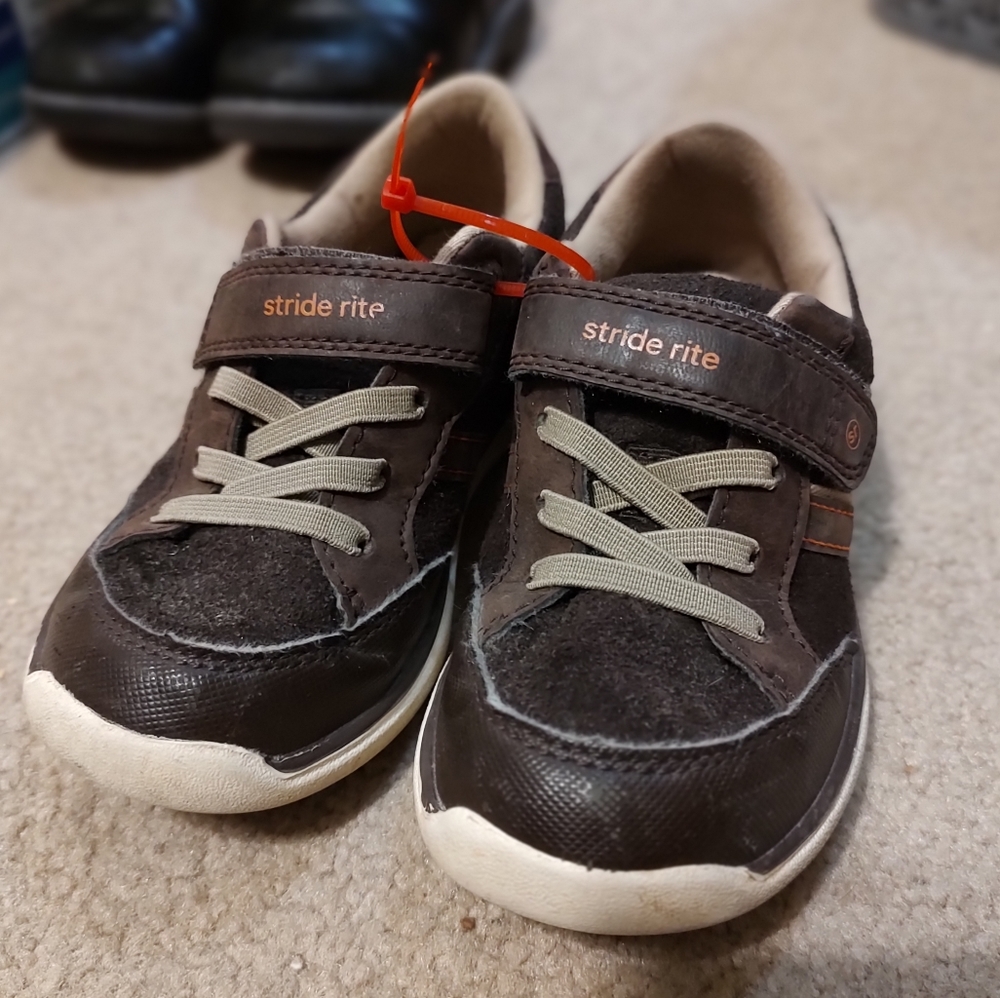 EUC! Stride Rite M2P Cory brown casual sneakers, size 4.5M baby toddler boy